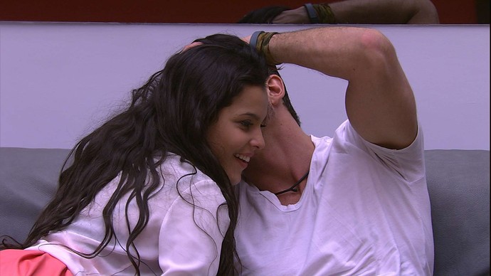 Marcos sugere transar com Emilly e casal tira sarro das sisters após eliminação