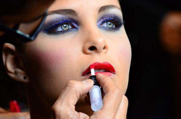 Fernando Torquartto apresenta as tendências de maquiagens para 2017 em Manaus