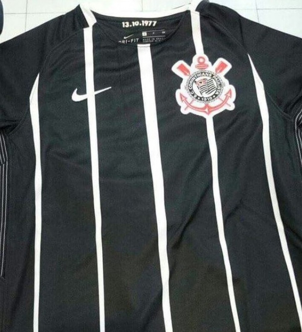 Novo uniforme do Corinthians vaza na internet e exibe modelo inspirado em 1977