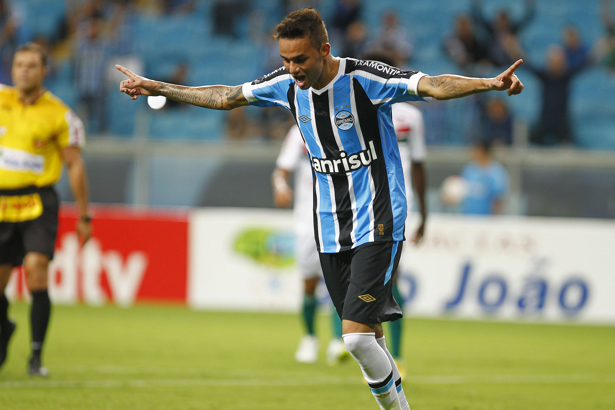 Jogador do Grêmio é o mais caro do futebol brasileiro, diz site alemão