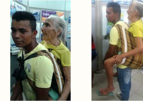 Parente carrega idosa por mais de 3 km nas costas para ela sacar benefício no Acre