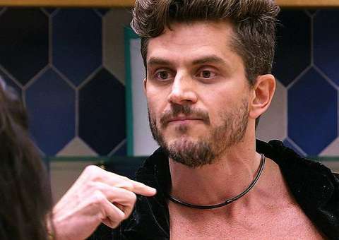 Ex-BBB Marcos se pronuncia após ser expulso do reality 