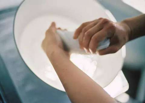 Compressa de planta alivia dor de cabeça e crise nervosa 