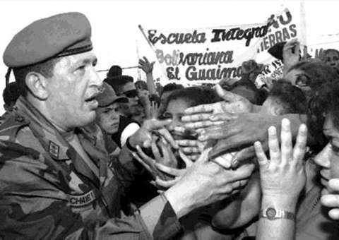 Teatro Gebes Medeiros exibe documentário irlandês ‘A Revolução Não Será Televisionada’