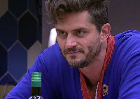 Ex-BBB Marcos é intimado a depôr e delegada diz que ele pode pegar até 3 anos de prisão