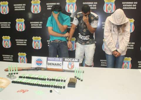 Trio é preso após ser flagrado vendendo novo tipo de droga em Manaus