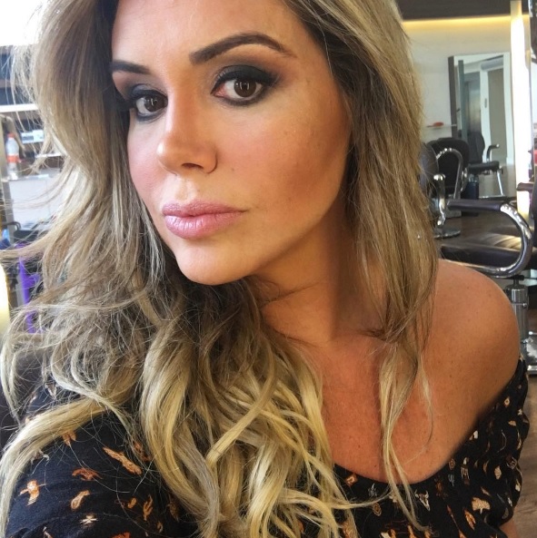 Renata Banhara passa por cirurgias no cérebro e corre risco de vida