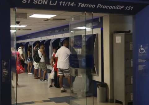 Agências da Caixa abrirão mais cedo nesta quinta para saque do FGTS