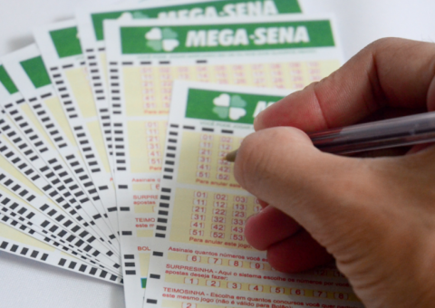 Mega-Sena: 90 apostadores acertam a quina e vão ganhar R$ 45 mil
