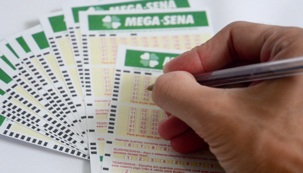 Mega-Sena: 90 apostadores acertam a quina e vão ganhar R$ 45 mil