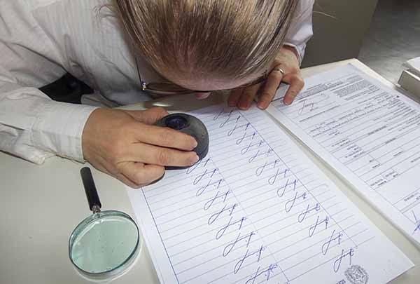 Curso forma profissionais para reconhecimento de assinaturas falsas em Manaus  