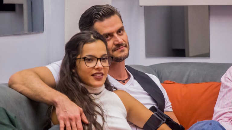 Ex-BBB Marcos descarta namoro com Emilly e é aconselhado a ficar longe da jovem