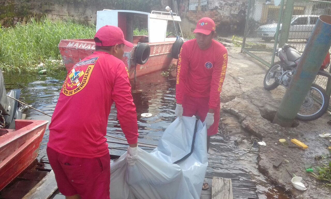 Em Manaus, corpo de canoeiro desaparecido durante assalto é encontrado em rio 