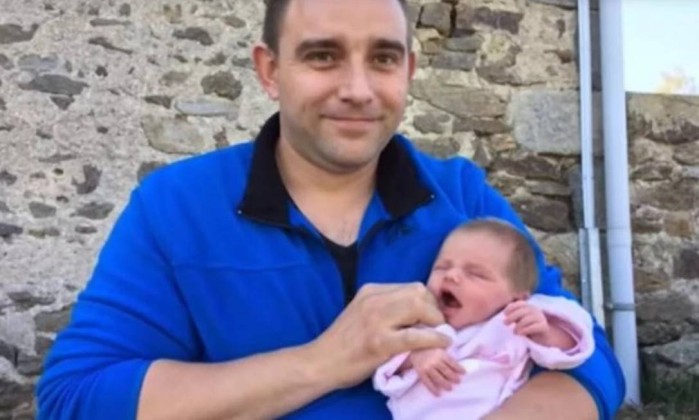 Vila francesa registra primeiro nascimento em meio século