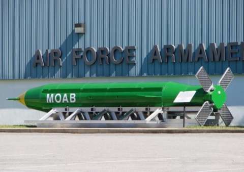 EUA lançam a ‘mãe de todas as bombas’ contra o EI no Afeganistão 