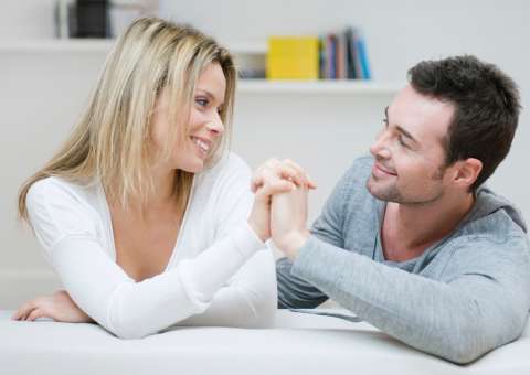 Casar com o melhor amigo faz bem a saúde e traz mais felicidade, aponta estudo