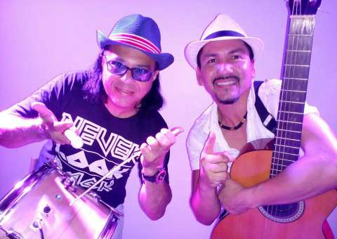  Os Psikeiros transformam MPB em forró