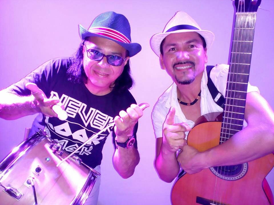  Os Psikeiros transformam MPB em forró