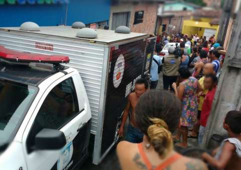 Homem é assassinado com tiro no olho em beco de Manaus