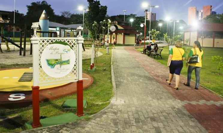 Jovem é estuprada por dois homens em banheiro de parque em Manaus