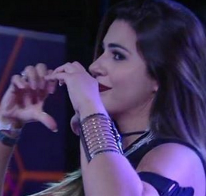 Após sair da casa, Emilly é ignorada por ex-BBBs e Vivian é recebida com carinho