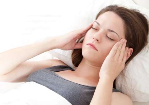 Estudo mostra por que quem tem enxaqueca precisa de escuro e silêncio