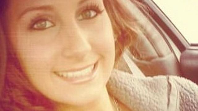  Mulher de 23 anos é presa acusada de estuprar e roubar taxista