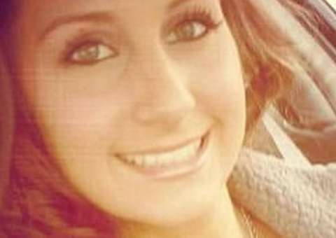  Mulher de 23 anos é presa acusada de estuprar e roubar taxista