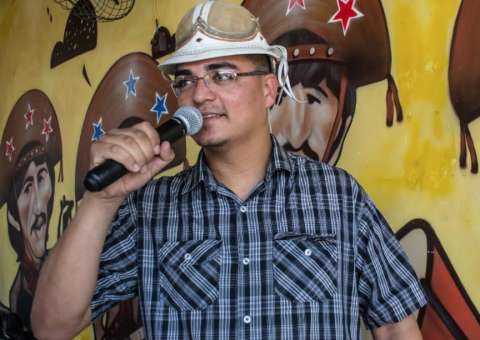 Feriado com forró pé-de-serra no Axerito Bar