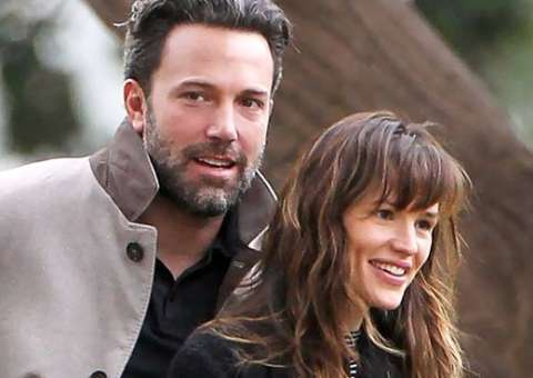  Depois de 2 anos de idas e vindas, Ben Affleck e Jennifer Garner se separam oficialmente