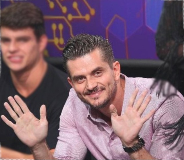 Marcos é excluído de vídeo de despedida do BBB17 e internautas criticam Globo