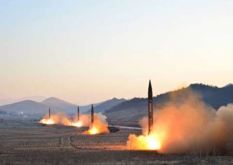 EUA e Coreia do Norte estão a um passo da guerra, diz China