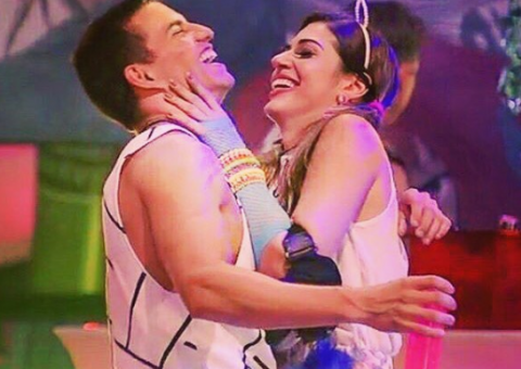 Vivian posta foto com Manoel e manda recado para fãs 