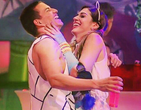 Vivian posta foto com Manoel e manda recado para fãs 