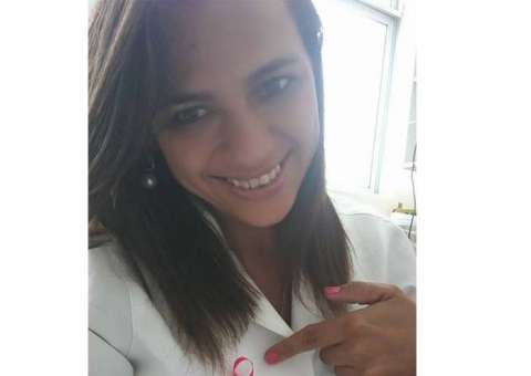 Técnica de enfermagem morre após levar choque ao fazer chapinha
