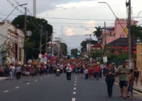 Via Sacra emociona 5 mil pessoas nas ruas de Manaus