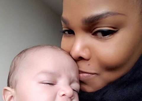  Aos 50 anos, Janet Jackson publica primeira foto do filho de 4 meses