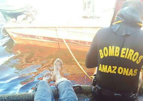 Dois corpos são encontrados boiando próximo a Manaus Moderna