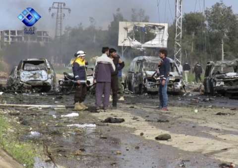 Explosão de carro-bomba na entrada de Aleppo mata dezenas de pessoas 