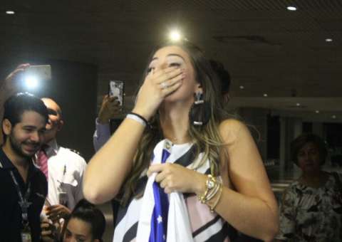 Aglomeração no aeroporto: Vivian Amorim diz que quer atender a todos