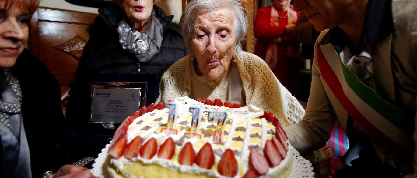 Mulher mais idosa do mundo morre aos 117 anos