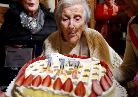 Mulher mais idosa do mundo morre aos 117 anos