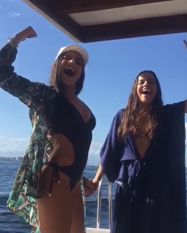  Curtindo vida boa após BBB, Emilly rebola com Mayla ao som de funk 