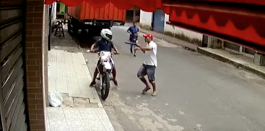 Preso um dos suspeitos de roubar moto em Manaus