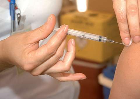 Campanha de vacinação contra gripe começa nesta segunda