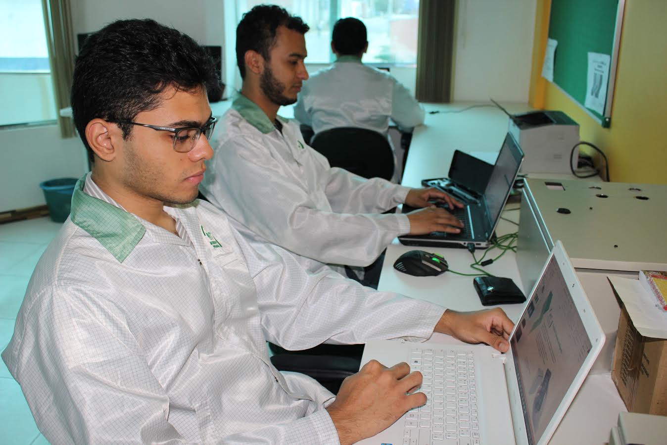 Em Manaus, projeto auxilia consumidores a reduzir custos de energia elétrica 