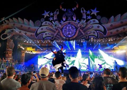 Caprichoso inicia venda de mesas e área vip para lançamento de CD oficial