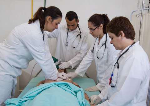 Nilton Lins abre inscrições para vestibular de medicina em Manaus