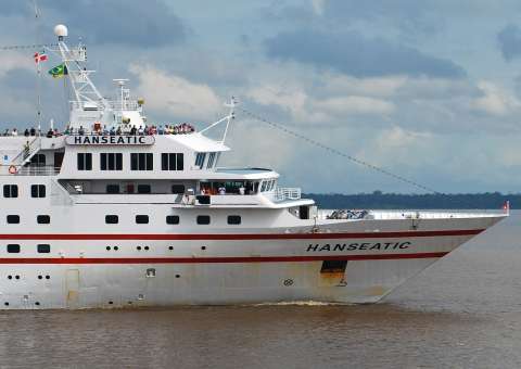 Navio M/S Hanseatic atraca no Porto de Manaus nesta segunda-feira  