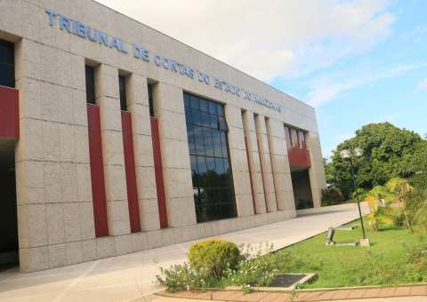TCE julga contas do ex-secretário da Seduc e mais 62 processos nesta terça
